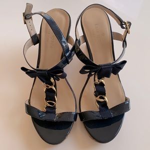 Kate Spade navy T-strap sandals. Gold hardware. Patent leather.Size7